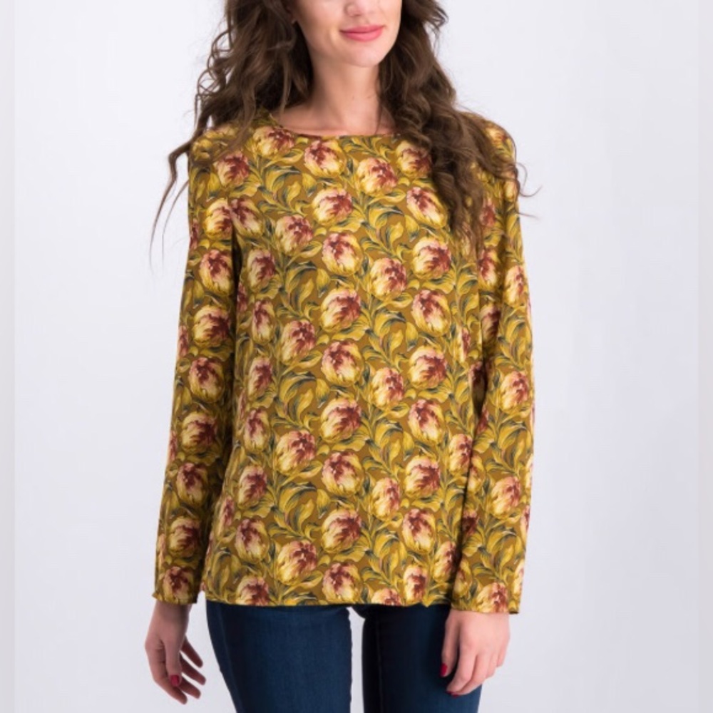 Women’s Vintage Blouse with a flower design size XS